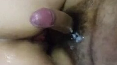 Casal De Guarulhos – SP Gravou Um Video Amador Da Esposa Branquinha Safada Quicando Na Pica Com Sua Bunda Enorme Até O Esposo Gozar