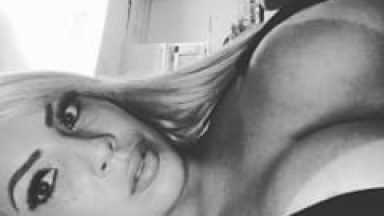 Sabrina Ninfeta Gaucha De Porto Alegre Caiu Na Net Dando Uma Mamada Muito Gostosa No Seu Parceiro, Chupando E Olhando Seduzindo Bem Sexy