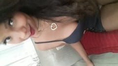 Morena Molhadinha Fica De Quatro Com O Rabo Empinado Pro Seu Parceiro Enfiar A Piroca Na Sua Xota E Filma O Sexo Amador