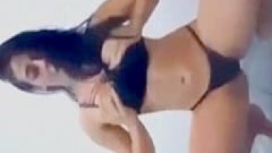 Funkeira Muito Gostosa Pediu Pra Sua Amiga Gravar Um Video Dela Seduzindo, Dançando Funk De Calcinha E Sutiã E Depois Tirando Tudo, Piscando O Cu