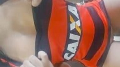 Flamenguista Safada Comemora A Vitoria Do Mengão E Faz Um Video Pra Torcida Fazendo Um Strip Tease E Exibindo Seu Corpão Escultural