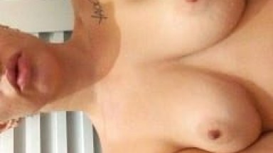 Xota Linda, Menina Grava Um Video Masturbando Sua Buceta Com Um Consolo Dentro Do Cu E Goza Muito, Fica Com A Buceta Muito Molhada
