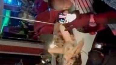 Duas Loiras Safadas Na Casa De Swing Transaram Em Cima Do Palco, Fazendo Um Sexo Oral Muito Sexy Com Essas Putinhas Que Deixou Os Tarados Malucos