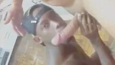 Negão Carioca Bandido E Traficante Da Favela Tira Mó Onda De Bicho Solto Mas Caiu Na Net VIdeo Dele Chupando Uma Piroca E Liberando O Cu Pro Amigo