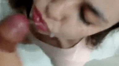 Monica vadia tomando leitinho quentinho na cara