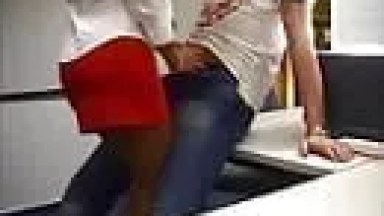 Camera Escondida Registra Cara Comendo Amiga de Trabalho em Empresa Famosa