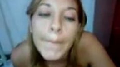 Letícia fez um boquete gostoso e ainda deu o cuzinho