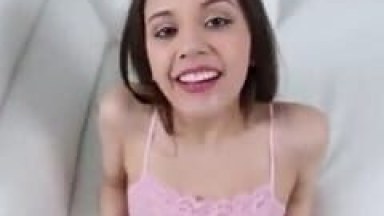 Marmanjo fazendo sexo com a linda novinha danadinha