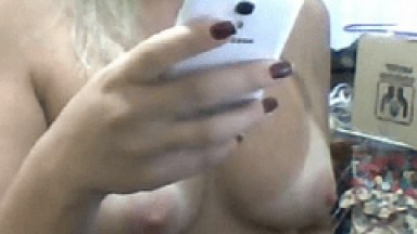 Mirela a Loira Carioca Espetacular Caiu na Net Tirando a Roupa Para um Ex Namorado