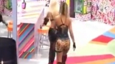 Clara e Vanessa Voltam a Se Pegar Bebadas depois da Festa e Rola Até Umas Dedadas – BBB 14 Incrivél