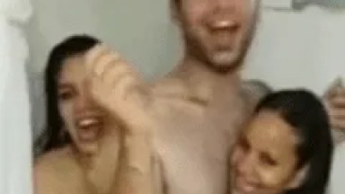 Caiu na Net Stefany de Boa Vista – SP Fazendo uma Puta Orgia Com Os Amiguinhos do Colégio