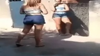 Briga Boa de Mulher é Assim – Vídeo Sensacional Dessas Gostosas Se Atracando Bonito de Ver