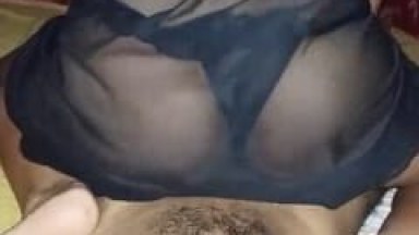 Namorado colocando a sua novinha pra gozar gostoso