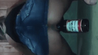 Video Amador de Gostosa Vagabunda Tarada e Doida Se Tocando Com Garrafa de Cerveja