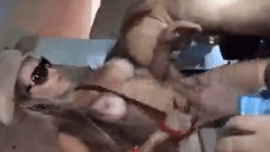 Video Amador de Mais uma Suruba Com o Kasal Safado de MG Em Festa Com os Amigos da Cidade