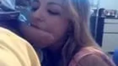 Novinha de Sorocaba caiu na net fazendo um gostoso boquete