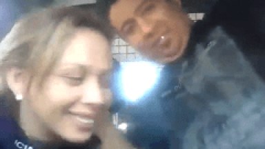 O Que Rolaria se Uma Gostosa Muito Gata Convidasse Policiais Para Come-la Gostoso?