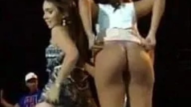 Putaria depois da balada com gostosas que gozam bastante no porno amador