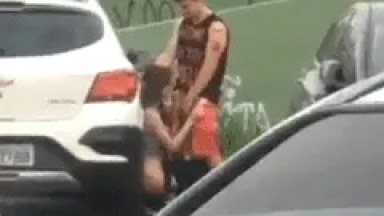 Novinha Colegial de São Paulo de Apenas 18 Aninhos Pagando Boquete na Rua Para Namoradinho