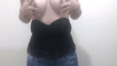 Loira Super Gostosa e Muito Gata Deu Para Dois Amigos e Ainda Deixou Fazer Porno Amador