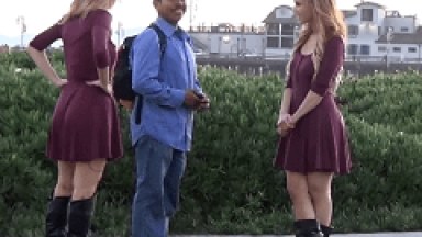 Gêmeas Super Gostosas Convidam Homens Para Fazer Sexo a Três e Vejam no Que Deu