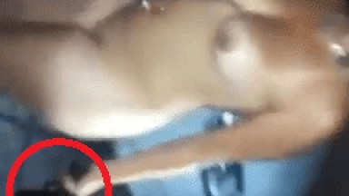 Caiu na Net Video Amador De Gostosa Pelada Segurando e Apontando Armas dos Policias da Zona Sul – SP