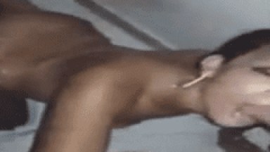 Video Porno Caseiro de Ninfeta de 18 Anos Comemorando Seu Niver Dando Para os Amigos