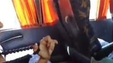 Caiu na Net – Vídeo Amador Incrível De Casal de Adolescentes Fodendo No Ônibus e Amigo Filma