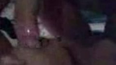 Putinha gostosa fazendo sexo nesse porno com um cara de moleta