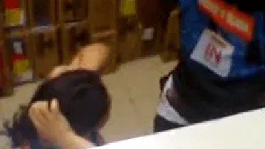 Flagra Amador de Novinha Pagando Boquete no Estoque das Lojas Insinuante em Duque de Caxias – RJ