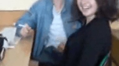 Vazou na Web Garotinho Se Masturbando na Sala de Aula é Flagrado Por Amiga Gozando