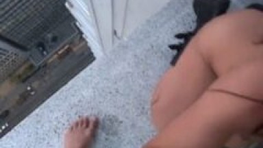 Video Amador Absurdo De Gostosa Chupando Pau de Tarado Em Predio Altissimo Com Risco