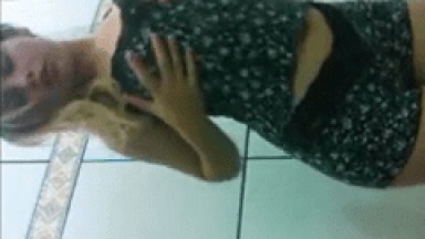 Mariana Alves de Nova Friburgo – RJ Tocando Uma Siririca Forte e Cheia de Tesão Cai na Net