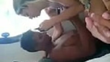 Casal fazendo sexo amador na praia e o amigo filma tudo