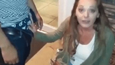 Flagra Amador de Novinha Muito Chapada Sendo Abusada Por Garotos e Garotas Na Festinha