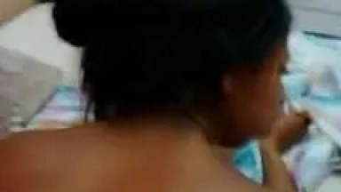 Comendo a moreninha gostosa na praia e filmando a putaria