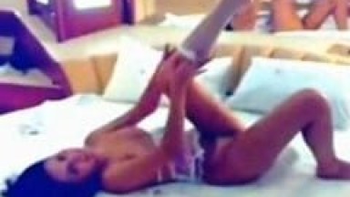 Caiu na Net Video Amador de Novinha Muito Gata de Goiânia Gemendo e Metendo Gostoso