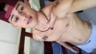 Caiu na Net Video Gay Amador de Gleiciano Azevedo Pagando Boquete em Banheiro Publico
