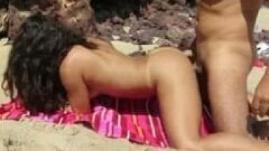 Marido Corno da Barra – RJ Chama Amigo Sarado Para Comer Sua Esposa Deliciosa na Praia