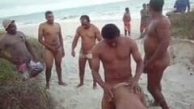 Marido Corno do Recreio – RJ Chama Galera Da Praia Para Comer Sua Esposa e Faz Porno Caseiro
