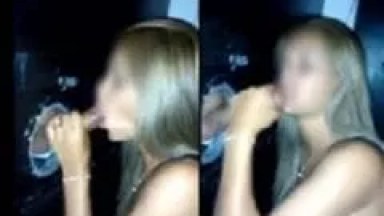 Marido Corno Fez Porno Caseiro Com Esposa Chupando Uma Rola de Desconhecido em Casa de Swing