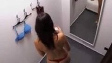 Camera Escondida Num Provador de Uma Loja Feminina Super Famosa Cheio de Gostosas