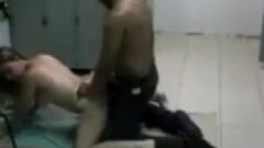 Flagra Amador de Segurança do MC Donald’s Comendo Caixa Gostosa no Vestiário – GO