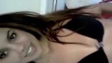 Novinha de Niterói – RJ Grava Pornô Caseiro Se Exibindo e Chupando o Pau do Seu Amigo de Curso e Vídeo Vaza no WhatsApp