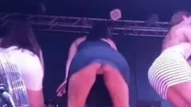Vazou no WhatsApp Vídeo da Gabriela Pimenta Dançando no Palco Sem Calcinha na Boate Wood’s Bar em Foz do Iguaçu – PR