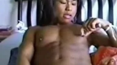 Hermafrodita se masturbando bem gostoso nesse porno
