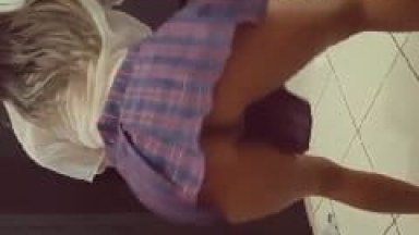 Safadinha Se exibe Para Amante Com Roupa de Colegial Rebolando Ao Som de Funk Sem Calcinha e Esfregando Sua Buceta no Pau do Sortudo – RJ