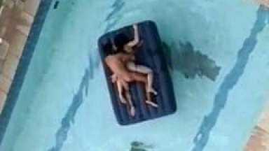 Flagra Amador Brasileiro Real de Casal Transando Gostoso na Piscina Enquanto Pedreiro Filma Tudo da Janela – SP