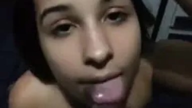 Vazou no WhatsApp Vídeo de Sexo Amador da Novinha Luana de Juiz de Fora – MG Tomando de Quatro no Banheiro do Scala Motel