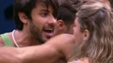 Ana Paula é Expulsa do BBB 16 Após Ficar Bebada Dar Tapa Em Renan Se Mijar Todinha e Pagar Peitinho
